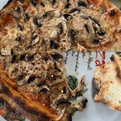 Gelateria Pinocchio - Mushroom pizza