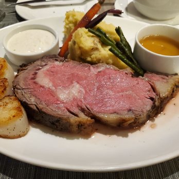 Basalt - Prime rib med rare and hokkaido scallops - New American Near Me - Honolulu, Hawaii Basalt - Prime rib med rare and hokkaido scallops - New American Near Me - Honolulu, Hawaii