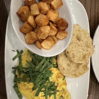 Another Broken Egg Cafe - Veggie delight omelette, country potatoes, and English muffin - American Near Me - Austin, Texas Another Broken Egg Cafe - Veggie delight omelette, country potatoes, and English muffin - American Near Me - Austin, Texas