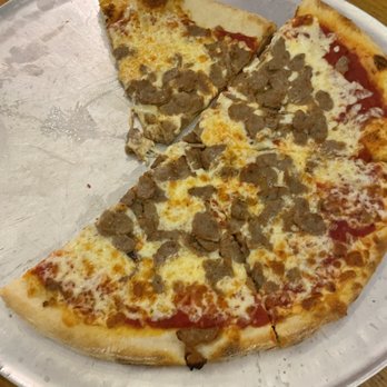 Medium pizza with sausage