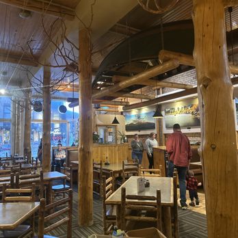 MacKenzie River Pizza Co. - Dinning room - Pizza Near Me - Bozeman, Montana