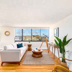 Roam Rentals + Design - Decor that will make a listing shine and invite people to take more interest. You've got just seconds to impress a buyer- do it right!