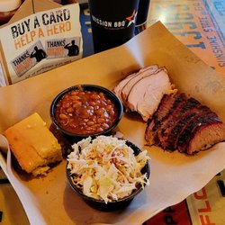 Mission BBQ - 2 Meat sampler XXL Combo