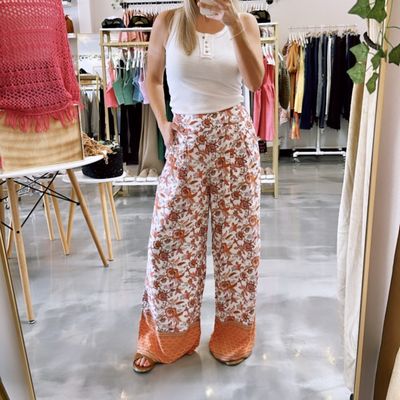 LouLou's Boutique by null