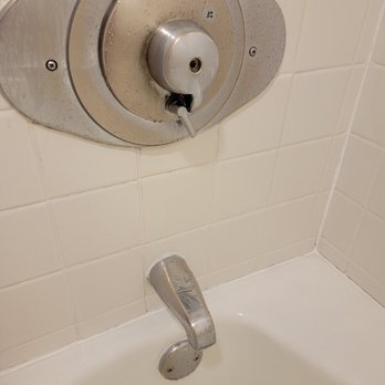 Hotel Carmel - Tub fixtures need upgrade. - Hotels Near Me - Carmel-by-the-Sea, California Hotel Carmel - Tub fixtures need upgrade. - Hotels Near Me - Carmel-by-the-Sea, California