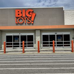 Hobby Lobby - Closed over a year ago and still on Yelp