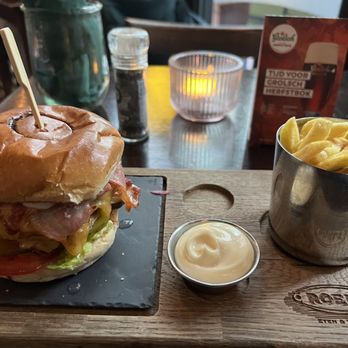 Roels - Bacon cheddar and fries - Brasseries Near Me - 's-Hertogenbosch, New Brunswick