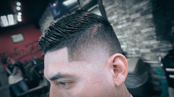 La Familia Barbershop by null
