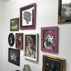 Sugarbyrds Studio - Love the bathroom art work.