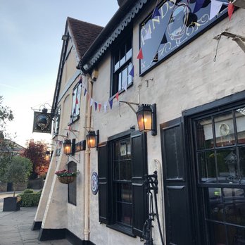 The Hinds Head - Pubs Near Me - Bray, WNM The Hinds Head - Pubs Near Me - Bray, WNM
