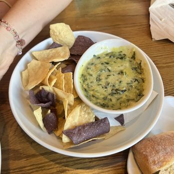 California Pizza Kitchen - SPINACH ARTICHOKE DIP - Pizza Near Me - Honolulu, Hawaii