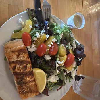 Mylar & Loreta's - Smoked peach salad with salmon - Breakfast & Brunch Near Me - Singhampton, Ontario Mylar & Loreta's - Smoked peach salad with salmon - Breakfast & Brunch Near Me - Singhampton, Ontario