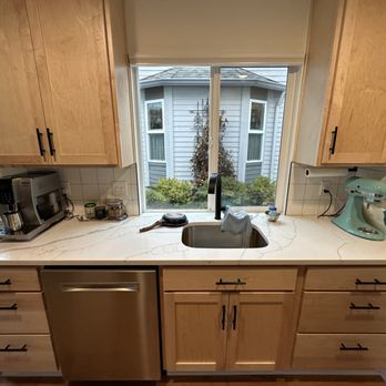 Kitchen Concepts NW - Gallery Kitchen, Natural Finish on Maple, Quartz Countertop, Stainless Appliances/Sink with Matte Black Hardware The Cabs/CT are Dave's - General Contractors Near Me - Portland, Oregon Kitchen Concepts NW - Gallery Kitchen, Natural Finish on Maple, Quartz Countertop, Stainless Appliances/Sink with Matte Black Hardware The Cabs/CT are Dave's - General Contractors Near Me - Portland, Oregon
