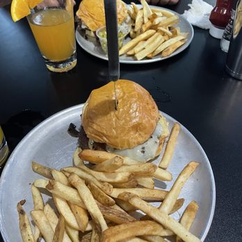 Louie's Kitchen And Bar - Caramel burger and steakhouse burger - American Near Me - Reading, Pennsylvania