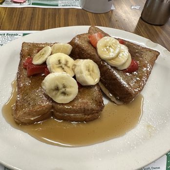 Sidetrack Cafe II - Stuffed French toast - Cafes Near Me - Watervliet, Michigan