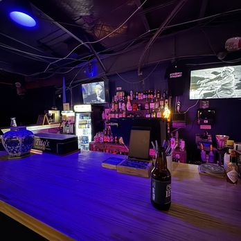 Skeleton Key - Sports Bars Near Me - Austin, Texas Skeleton Key - Sports Bars Near Me - Austin, Texas