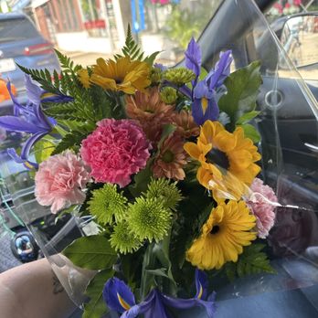 City Line Florist - Bouquet - Florists Near Me - New Hyde Park, New York City Line Florist - Bouquet - Florists Near Me - New Hyde Park, New York
