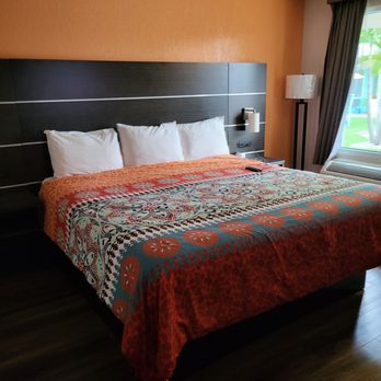 Tropical Inn & Suites - Room - Hotels Near Me - Clearwater, Florida Tropical Inn & Suites - Room - Hotels Near Me - Clearwater, Florida