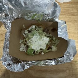 Don Taco - Les recomiendo que cuando vayan a comprar revisen sus órdenes pague 20 dólares y solo recibí esto en lugar de tacos que había ordenado