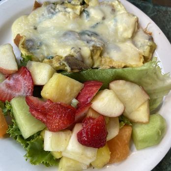 Red Apple Cafe - spinach and mushroom scramble with side of fruits - Breakfast & Brunch Near Me - Fresno, California