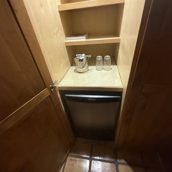 La Maison Hotel - Mini bar - Hotels Near Me - Palm Springs, California