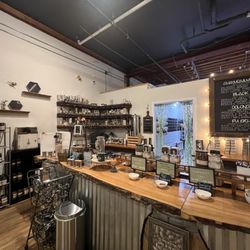 Old Barrel Tea - The counter where you order a drink