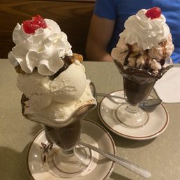 Hot fudge walnut sundaes. Left: vanilla ice cream. Right: cherry vanilla ice cream