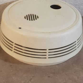 Red Roof Inn - Smoke alarm detector that is non working obviously because it's sitting on the dresser! Room 226! - Hotels Near Me - Lansing, Illinois Red Roof Inn - Smoke alarm detector that is non working obviously because it's sitting on the dresser! Room 226! - Hotels Near Me - Lansing, Illinois