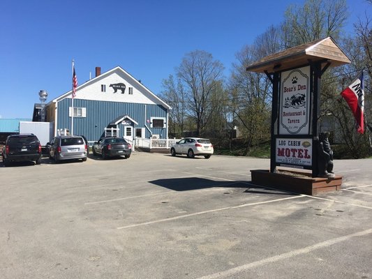 Bear's Den Restaurant & Tavern / Log Cabin Motel by null