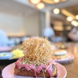 Lola Rose Grand Mezze - Cinnamon roll