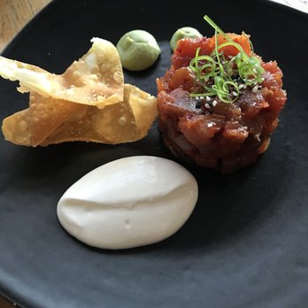 Bread Street Kitchen - Spicy Tuna Tartare , Chilli Garlic , Sesame Oil , Wonton Crisps - British Near Me - London, XGL