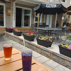 The Original Pocono Pub - Adorable patio!