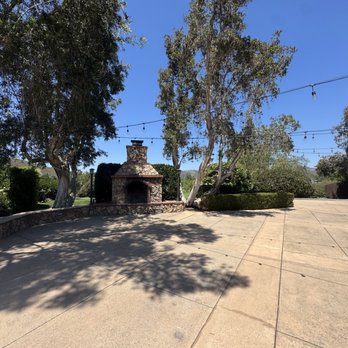 Twin Oaks Golf Course - fireside patio - Golf Near Me - San Marcos, California