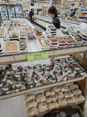 Boo Han Market by null