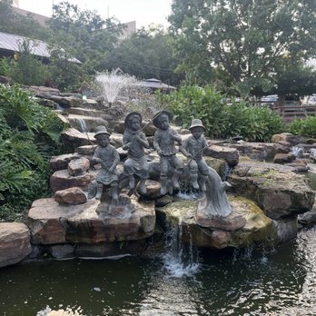 Brenner's on the Bayou - Outside garden - Steakhouses Near Me - Houston, Texas