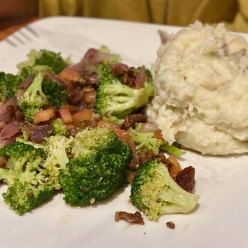FnG Eats - Garlic mashed potatoes and bacon broccoli. - New American Near Me - Keller, Texas FnG Eats - Garlic mashed potatoes and bacon broccoli. - New American Near Me - Keller, Texas
