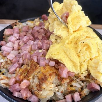 Kamari Kafe - Skillet with a ton of ham - Breakfast & Brunch Near Me - Chicago, Illinois Kamari Kafe - Skillet with a ton of ham - Breakfast & Brunch Near Me - Chicago, Illinois