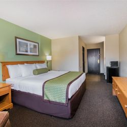 Baymont by Wyndham Pierre - Guest room