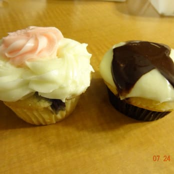 The Coffee Shop - Mixed Berry and Boston Cream Pie cupcakes 07.24.2011 - Coffee & Tea Near Me - Gilbert, Arizona