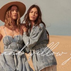 Love and Willow Grey Boutique - Love and Willow Grey
"A Soul of a Gypsy with a Little Heart of Country"
loveandwillowgrey.com
Unique Wanderlust Boho Designs!