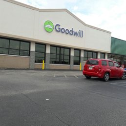 Large building with high ceilings so you don't feel cramped while thrifting