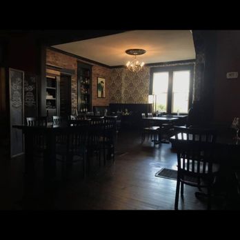 The Brickhouse - Such a cute dining area - Pizza Near Me - Prestonsburg, Kentucky
