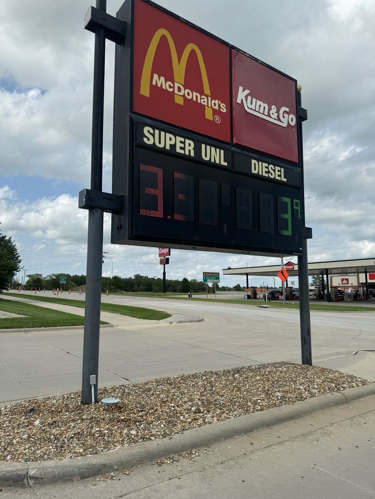 Kum & Go Logo