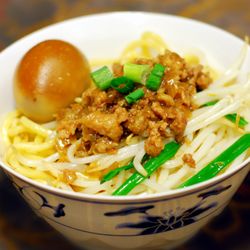 101 Taiwanese Cuisine - Minced Pork With Dry Noodle 肉燥麵