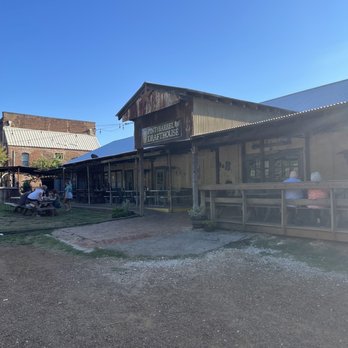 Pint and Barrel Drafthouse - Parking lot - Gastropubs Near Me - Palestine, Texas