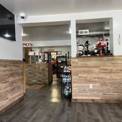 Nino's New York Style Pizza - Entry to the restaurant