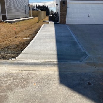 Ramirez Lawn & Landscaping - Third driveway spot - Landscaping Near Me Ramirez Lawn & Landscaping - Third driveway spot - Landscaping Near Me