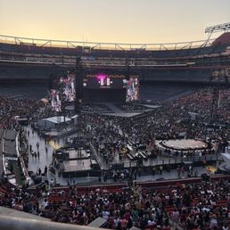 Tour floor usher concert Tour floor usher concert