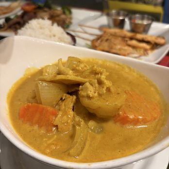 Thai Mango - Yellow curry with chicken - Thai Near Me - Sacramento, California