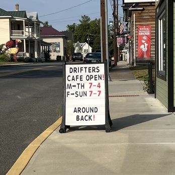 Drifters Cafe - Watch for this...easy to miss. Cafe is in the back. - Food Trucks Near Me - Wardensville, West Virginia